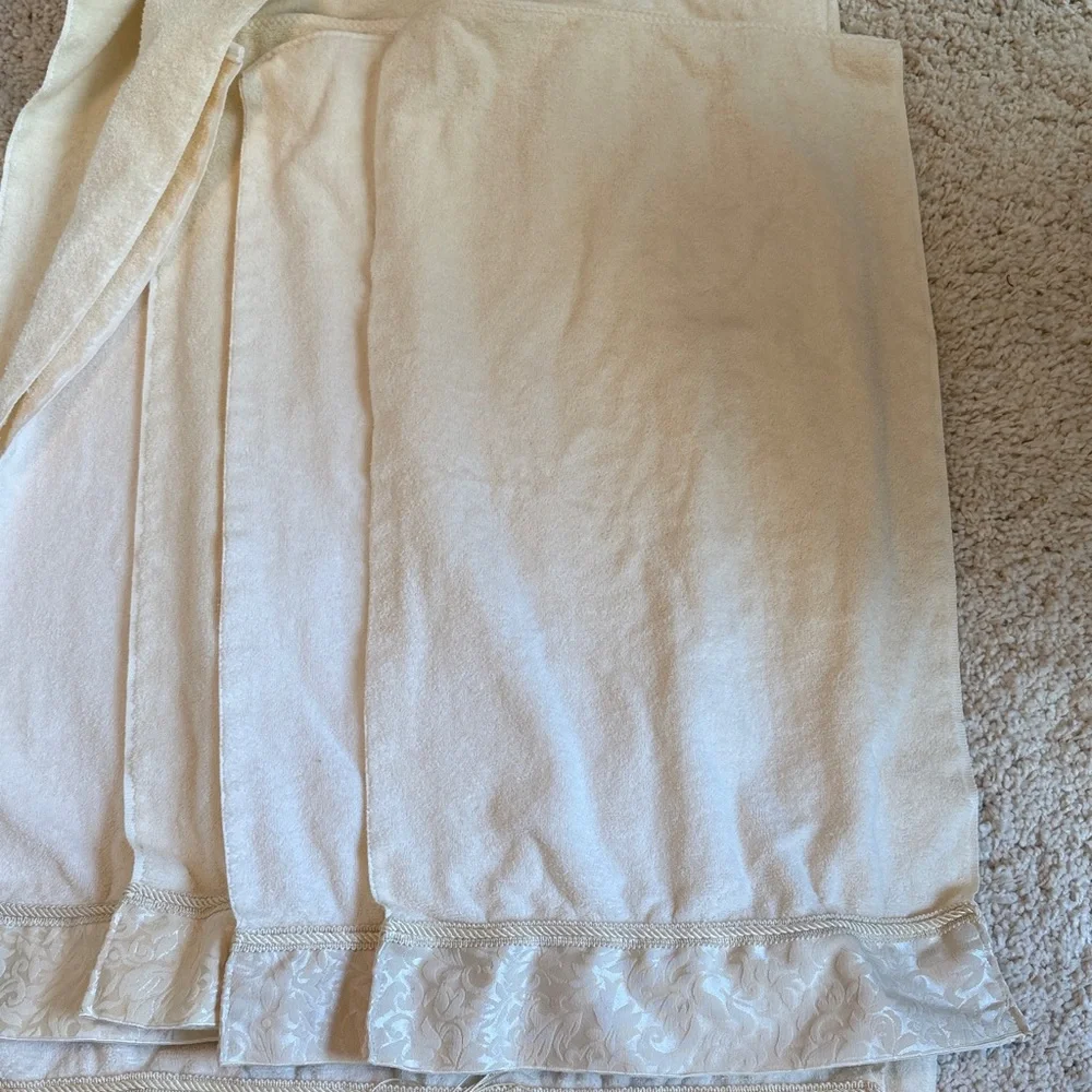 Cream Tassel scroll decorative bathroom towel hand towel washrag new Bed bath